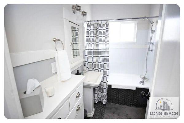 Gaviota/Broadway Bathroom