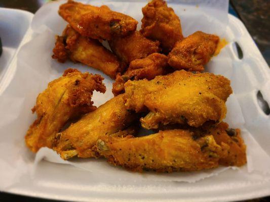 12pc Chicken wings (Hot and Lemon Pepper)