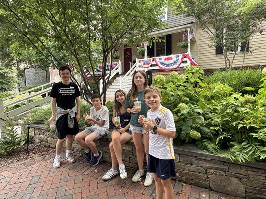 Before our tour, Visitor's Center Old Town Alexandria