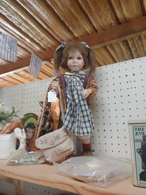 Amanda's Gift Shop - Antiques & Resale