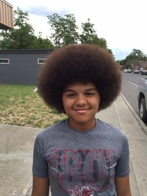 If you want your Afro looking fresh come see Larry and the crew they will trim you right.