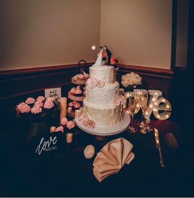 Love Cakes By Dorothy Lane Market