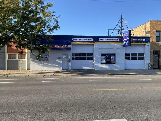 Armando's Auto Repair shop