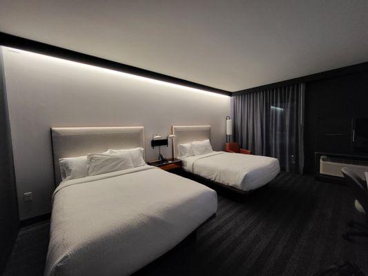 2 Queen bed city view main room