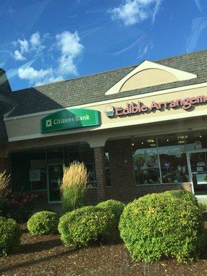 Citizens Bank of Weymouth -- Pleasant Shops : 35 Pleasant Street, Junction of Route 18, Weymouth Storefront