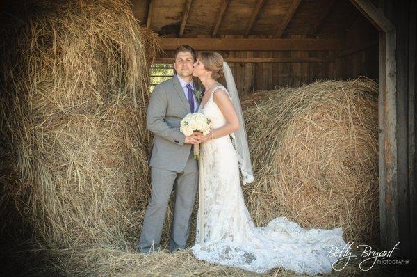 The little barn at Fair Winds Farm. One of our cermony sites. Photos by www.bettybryantphotography.com