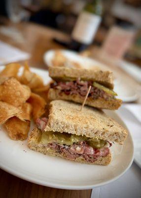 The MODERN Kitchen and Bar