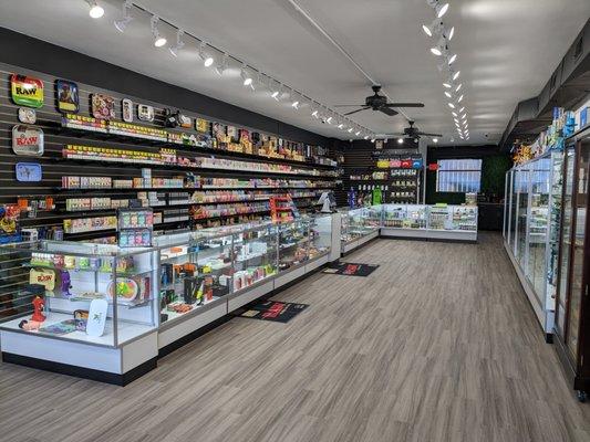 House of Smoke has a huge selection of Smoke, Vape, Cigar, Glass and accessories, Delta, with CBD for humans and pets at the Best Prices.