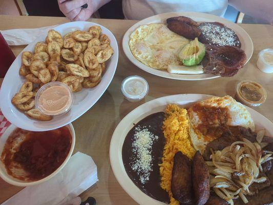 Special breakfast with steak and Honduran breakfast with pork chop.