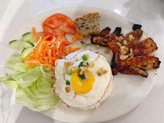 The food was amazing.I love four color broken rice, shaken beef fried rice plate and house special pho