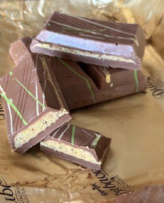 Selling Dubai Chocolate!
Indulge in this rich, smooth and made for true chocolate lovers. Come in and try our delicious Dubai Chocolate!