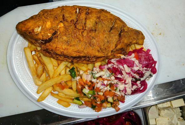 Pescado Rojo con papa's