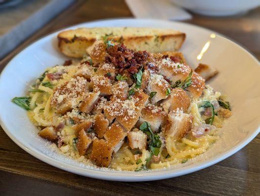 Build your own pasta bowl (spaghetti noodles, carbonara sauce, spinach, onion, bacon and breaded chicken)
