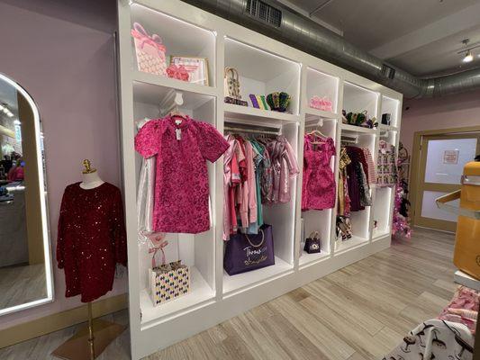 Belle’s Bubbly Bar & Boutique