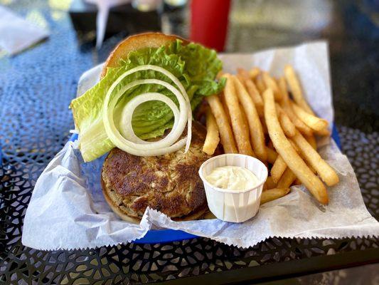 Special today (2/10/22): crab cake sandwich - excellent!!!