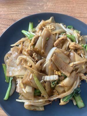 Drunken noodles with chicken
