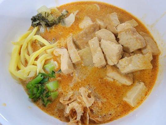 Curry Mee Sup (Curry Chicken Noodle Soup)
