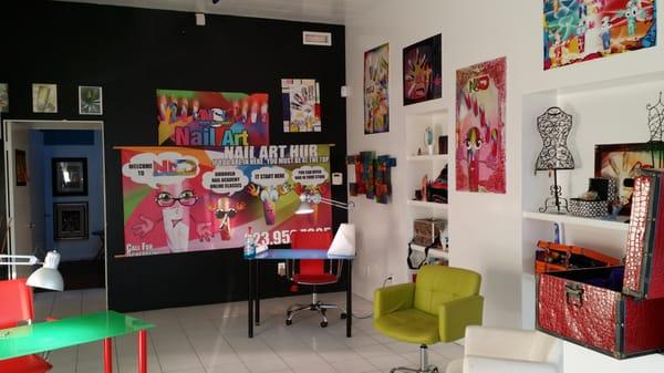 Nail art school and services