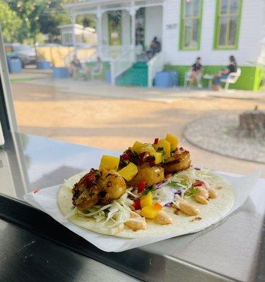 Shrimp taco with mango salsa