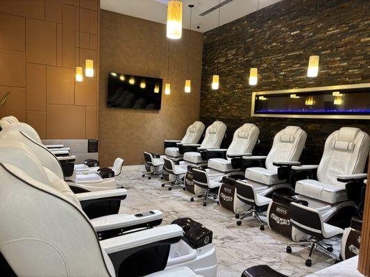 Our new pedicure chair !!!! Look great in white .