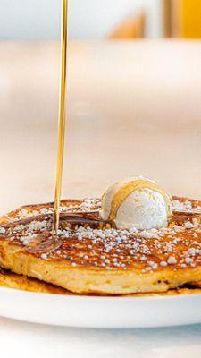 Stackin' Cakes
2 Homemade Buttermilk Pancakes, Whipped Butter,
Warm Syrup, Powdered Sugar