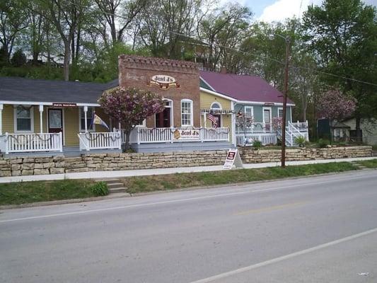 Jeni J's Gifts & Guest Houses, Grafton, IL