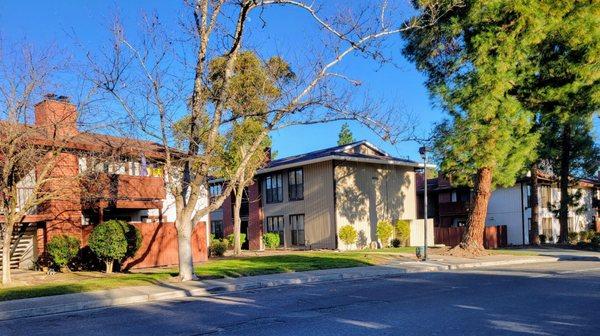 Camelback Townhouses & Apartments