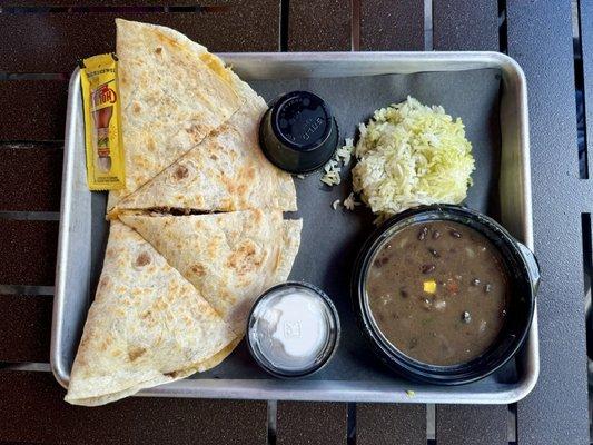 "Tripletta Quesadilla" (flour tortilla filled with cheese, shredded beef, pulled pork, bacon crumbles and buzz sauce)