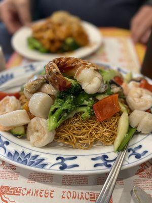 Seafood crispy noodles. Yum!