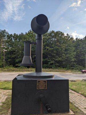 The World's Largest Telephone, Woodstock ME