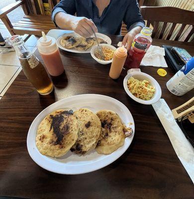 Pupusas de chicharrón con queso
