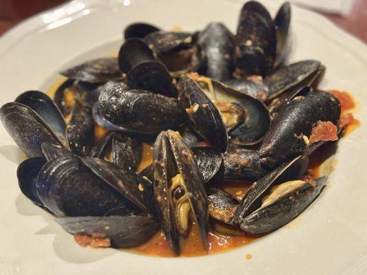 Happy Hour Sauteed Mussels in Fra Diavolo