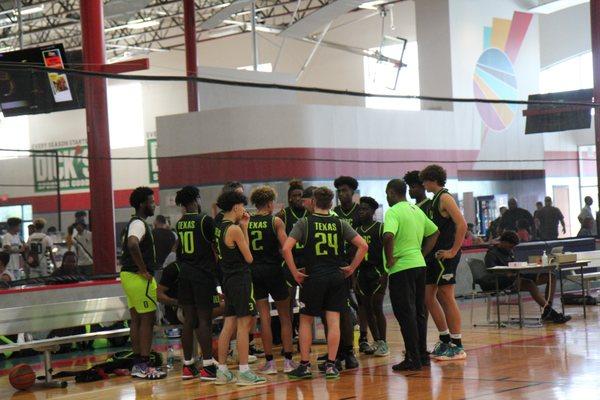 Texas Mayhem huddle at Winter Classic.