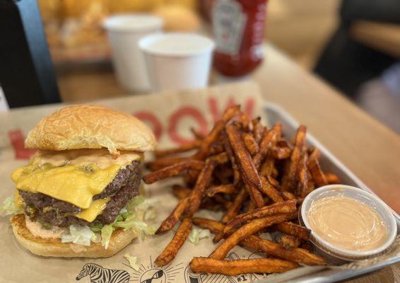 MOOYAH Burgers, Fries & Shakes