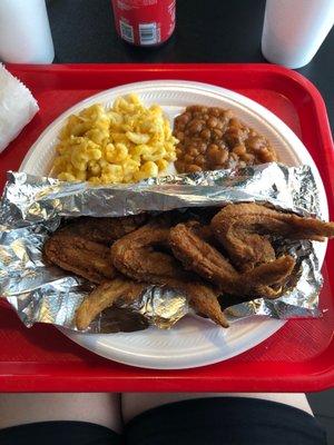 Fried chicken wings, Mac and cheese, baked beans