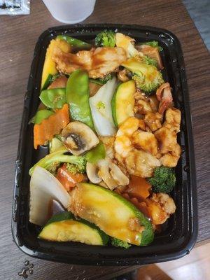 Main meal w shrimp chicken pork