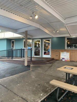 Cute place and the smell OMG! Smells soooo good!