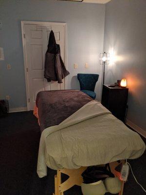 Massage table, with warming and comfortable atmosphere