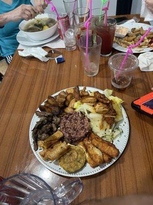 La bandeja nica and the beef Soup