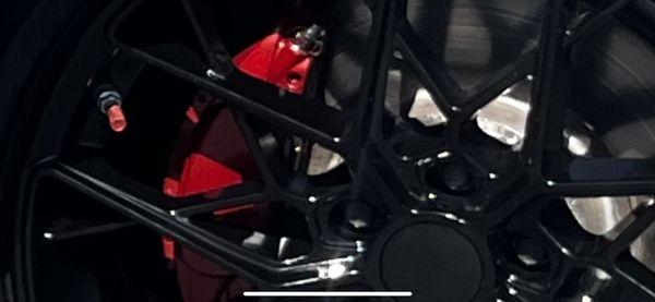 Custom blended metal flake red two-stage aerosol paint