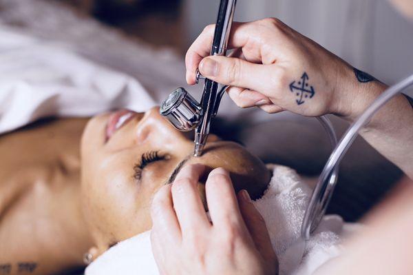 The Intraceuticals Oxygen Facial is a fan favorite with its intensive hydrating serum and oxygen infusing wand.
