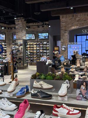 SKECHERS Retail