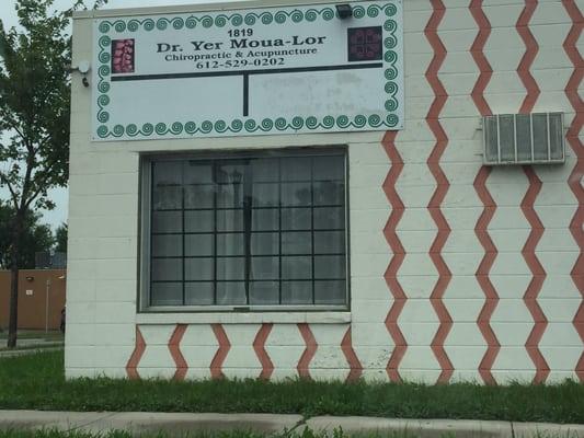 Moua-Lor Chiropractic & Acupuncture