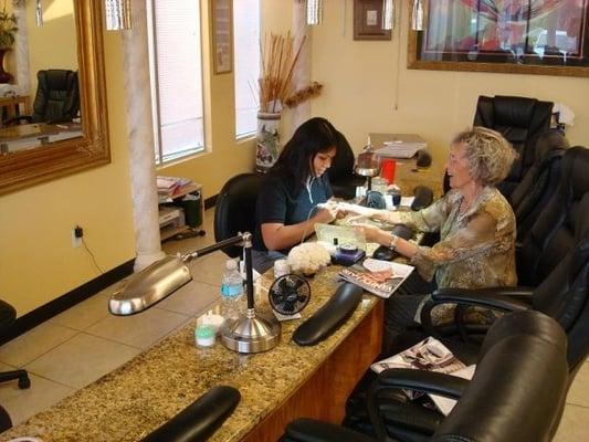 Robie's Nails and Spa
