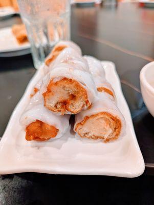 Shrimp stuffed bread stick in rice noodle