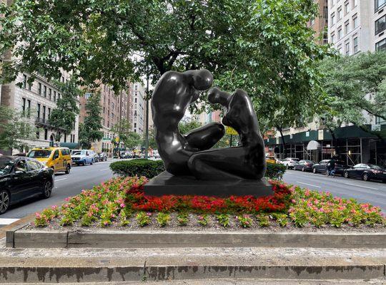 "COUPLE IN LOVE", bronze, 8 feet. Photoshop showing in Park Avenue, New York, New York