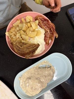 Dellantina’s Eatery