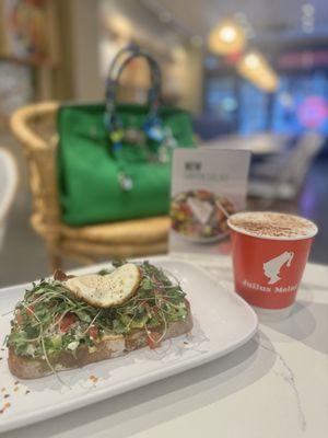 CRUNCHY AVOCADO TOAST