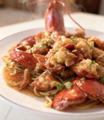 Fresh Garlic Sauce Lobster with Noodles