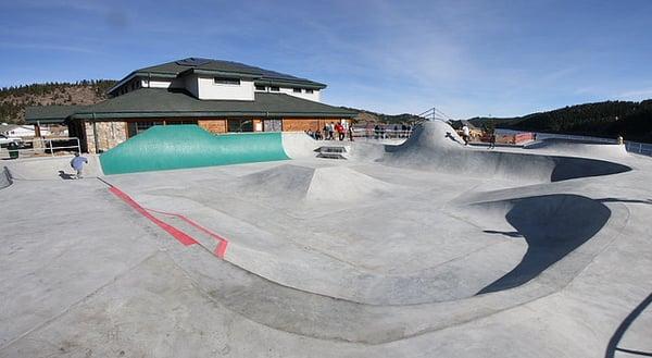 Larger flow area with green stamped brick wall.